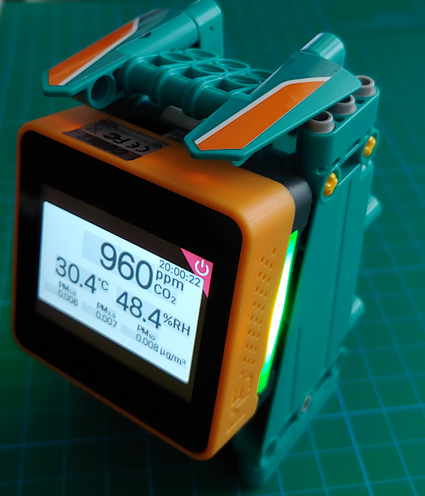 zeromem0's tweet photo. AQM CO2 traffic light. DIY BLE gadget with 
@M5Stack  #M5Stack_CORE2, @sensirion #SCD41,  
@panasonic SN-GCJA5. Lego desk stand.
That's what it looks like on the inside. #M5Unified #MakeItWithSensirion https://t.co/Xe82hb3tA8