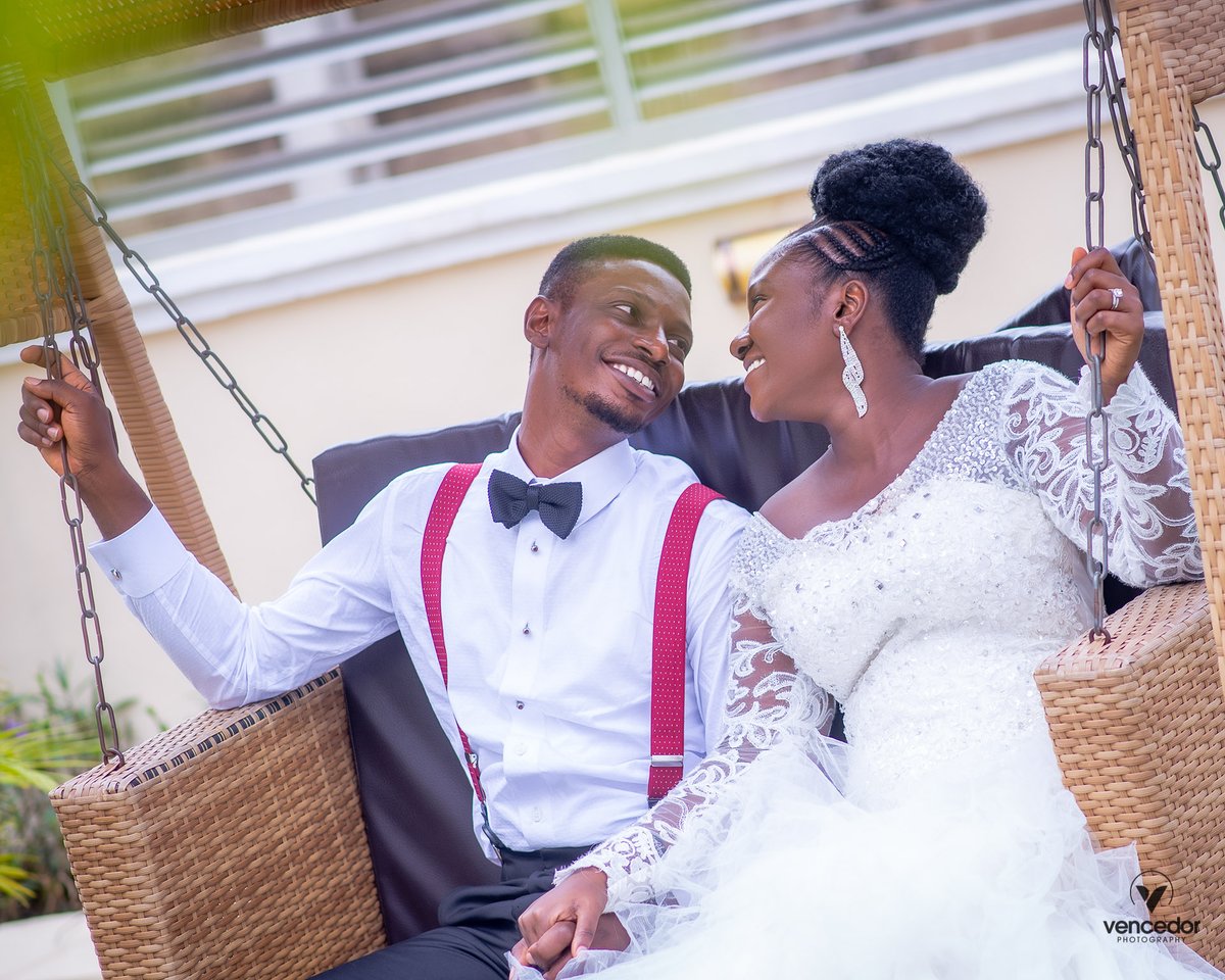 W.E.D.D.I.N.G. B.E.L.L.S🥳🥳

#WeddingChroniclesbyVencedor 🤵🏽👰🏽 
#justwedded #weddingportraits
#coupleposes #weddingvows
#vencedorphotography

instagram.com/p/CfeD6nfsIyw/…