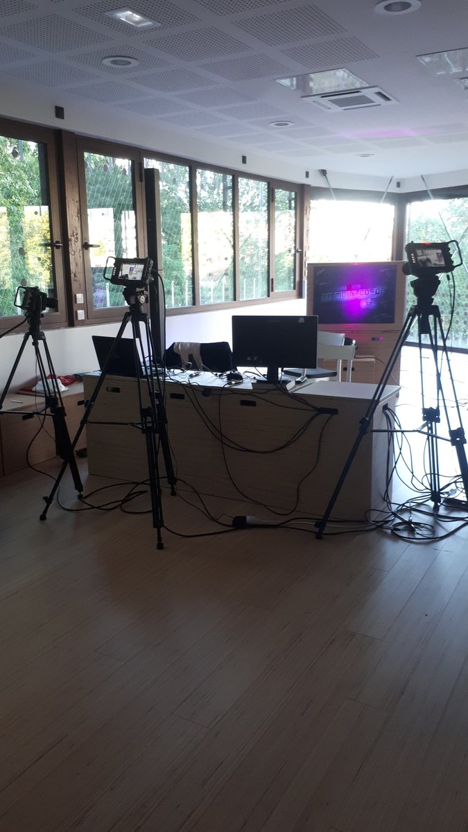 On finit de s'installer et on vous attend à <a href="/LaCasemate/">La Casemate</a> ou sur twitch.tv/letsplayscience avec <a href="/Melvak_/">🐬 Melvak 🐬</a> 🎮