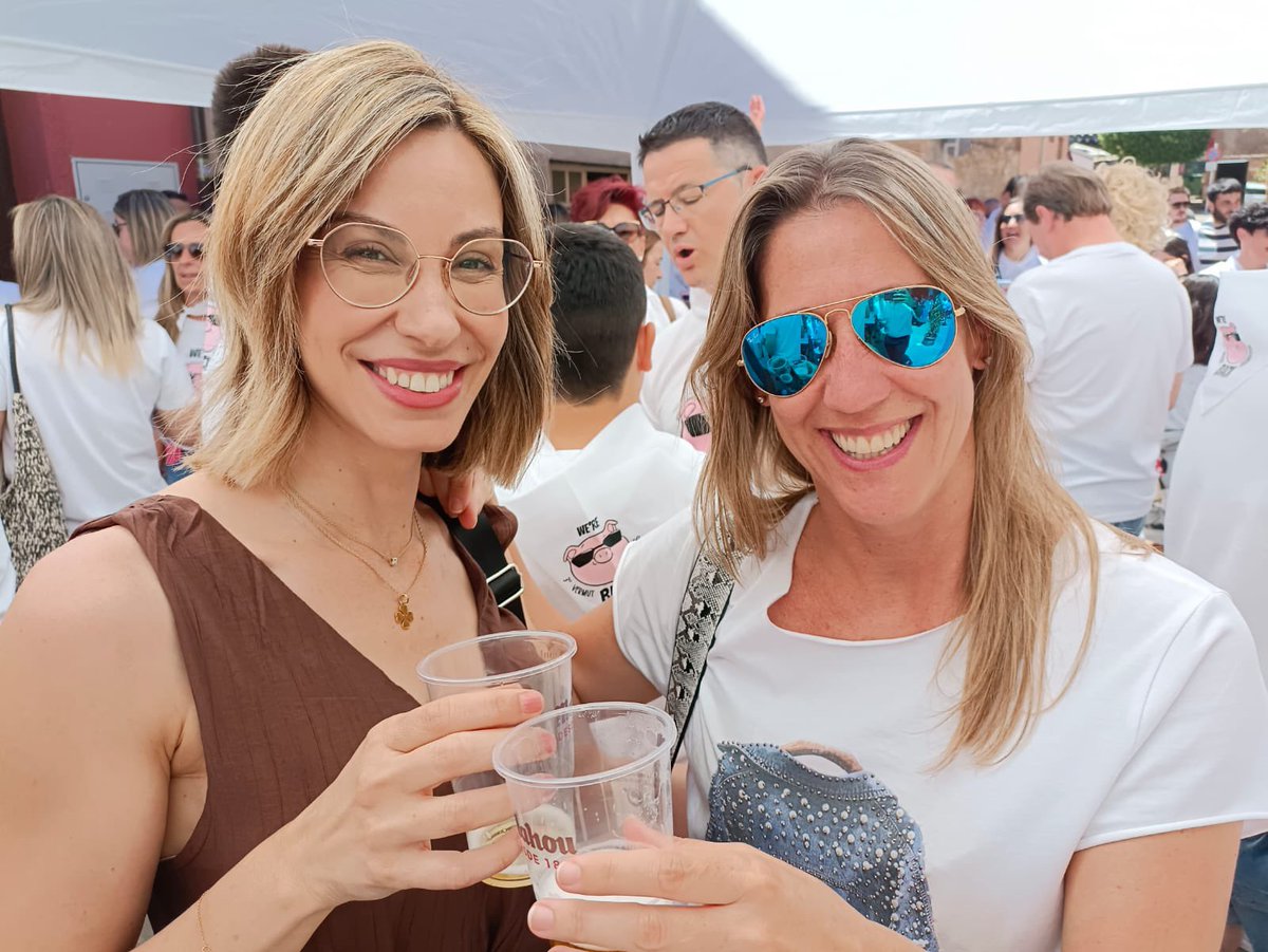 Gran ambiente en el vermut popular “Los puerquitos” en Lardero