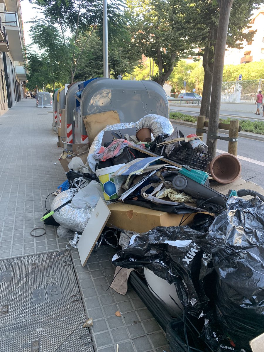 Emma_ammE3's tweet photo. Hola Merdalona #bcnneta🤣 https://t.co/Yu8J1I4R3G