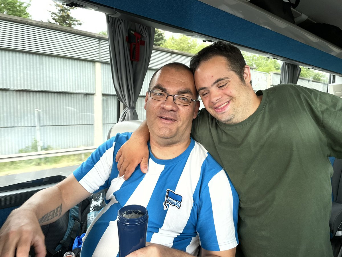 andreas_blaszyk's tweet photo. Uff Achse zum Ibbenbürener-Kickers-Cup 2022 mit zwei inklusiven Mannschaften. #herthafürvielfalt #herthabsc #gemeinsamhertha #herthafüralle #hahohe #TeamInklusion💙🤍 #andersISTnormal https://t.co/l9e80JK3fa