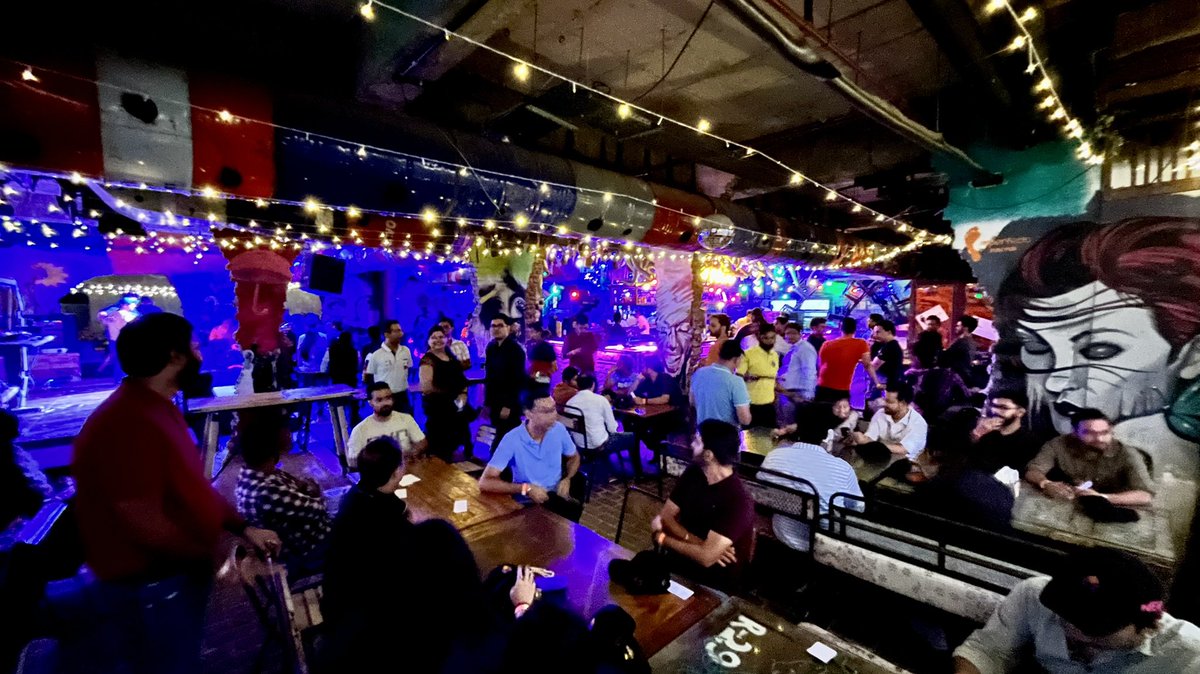 india_singhal's tweet image. Let the good times roll 🥂 🕺 💃 

#NetworkingParty #SBSIndiaMarCom #NeoIndiaParty #OneTeamOneGoal #FridayFun #ThankYouTeamNeo #SopraBankingSoftwareIndia #GAURAVKAPOORLIVE #GauravKapoor #standupcomedy