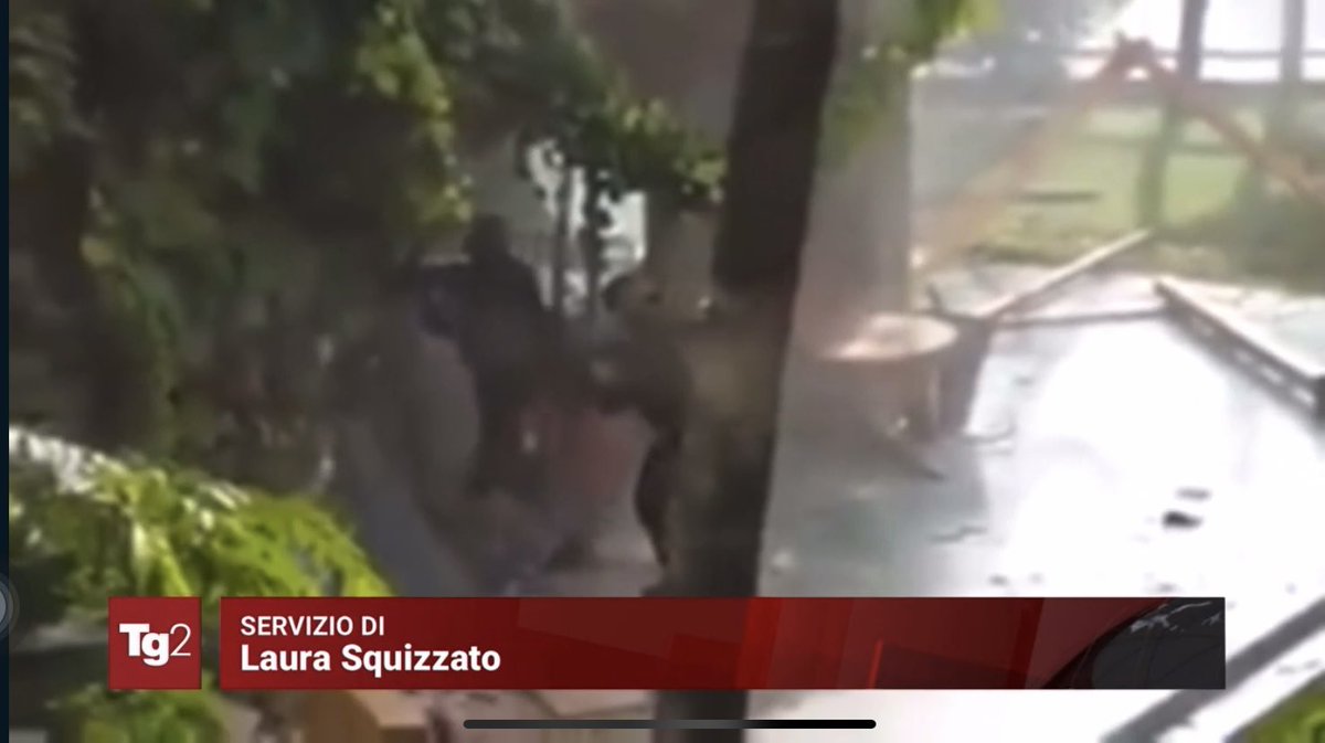 Il primo luglio di 6 anni fa L’ attacco terroristico di Dakha, capitale del Bangladesh. 22 vittime innocenti, 9 italiani. A decidere tra la vita è la morte degli ostaggi, sapere recitare o no le preghiere del Corano .