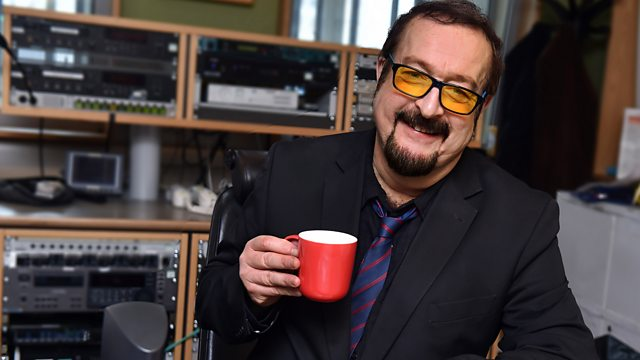 theJeremyVine's tweet photo. Steve Wright — one of the greatest radio voices of all time. Innovator, entertainer, complete and utter professional. Such a pleasure to work alongside him, such a great person to have a laugh with, bought me a pair of "radio slippers" when he caught me ogling his. ❤️ this guy. https://t.co/3jnlEKAZGA