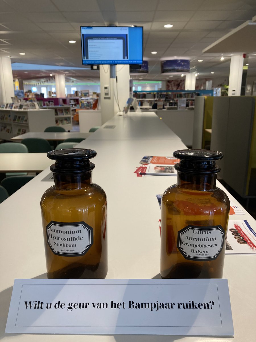 Vanmiddag openden wethouder Kosterman samen met #stadsdichter André van Zwieten de expositie 'Utrecht in het Rampjaar 1672'. De gehele maand juli te zien Huis van de  <a href="/GemWbDuurstede/">Gem.WijkbijDuurstede</a>
#RAZU #biebzout