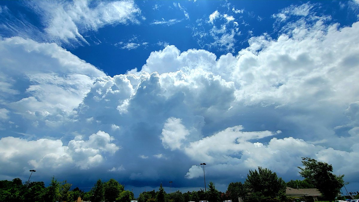 TBLwx803's tweet photo. Convective temps have been reached across the midlands and storms are firing up. This one is looking south from Lexington. PW values over 2 and slow moving storms will lead to some possible flood issues. #scwx #midlandssc #storms https://t.co/breq2CpMnr