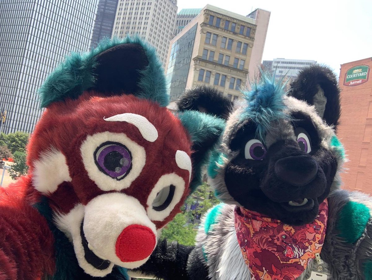 SnorkelRandulf's tweet photo. Big city vibes! #Anthrocon2022 https://t.co/SWW5U0oFeJ