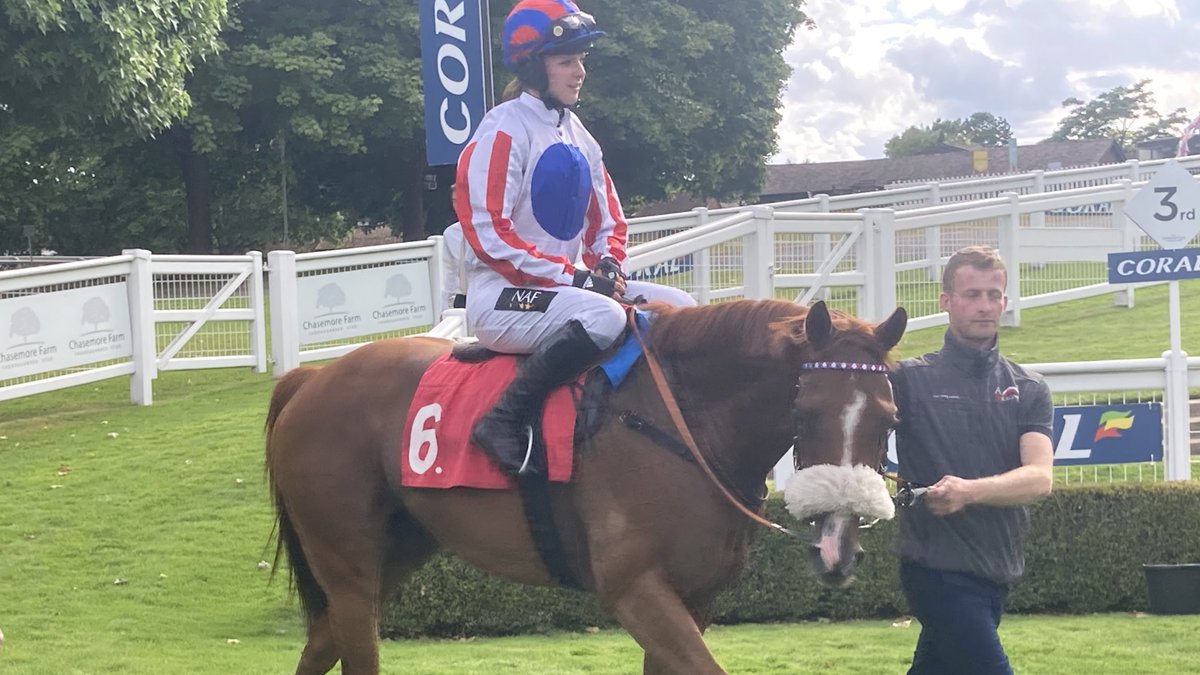 A first @Sandownpark winner for @fernobrien_ with victory in front of her proud dad @fergalobrien07 @OBMRacing and @SalRandell aboard the @ahaynesracing trained Maysong