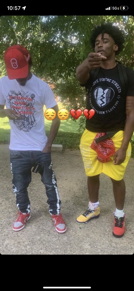 PaidWill24's tweet photo. Y’all really hurt me wit this one. My baby brother and my uncle. I love y’all forever 5 I’ll never let em play wit yall name y’all was as Therl as they come #FreeMess 😔💔⚔️ https://t.co/5fx8l20y0y