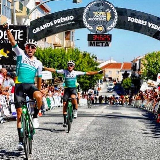 1° <a href="/Jonathanlastra_/">Jonathan lastra</a> y 2° yo en TrofeuAgostinho .
Gran día de todo el <a href="/CajaRural_RGA/">Team Caja Rural-RGA</a> en un día para enmarcar de todo el #equipo 🙌

#trofeujoaquimagostinho #sumatealverde #sportlife #sportman #race #raceday #go #victoria #portugal🇵🇹 #tour #doblete