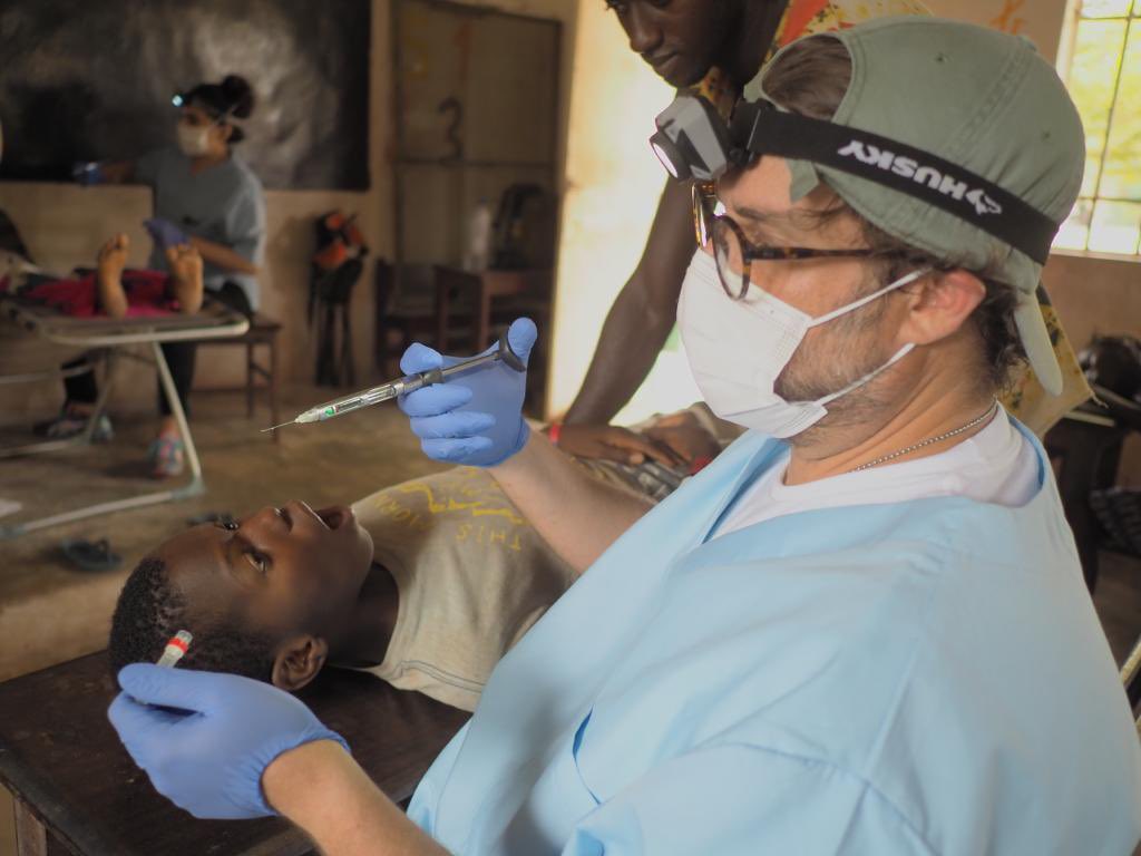 <a href="/nanutria/">Víctor Medina</a> Esta foto te va a dar una idea.
La cara del niño es completamente comprensible, tenía 10 años sin atender pacientes.
