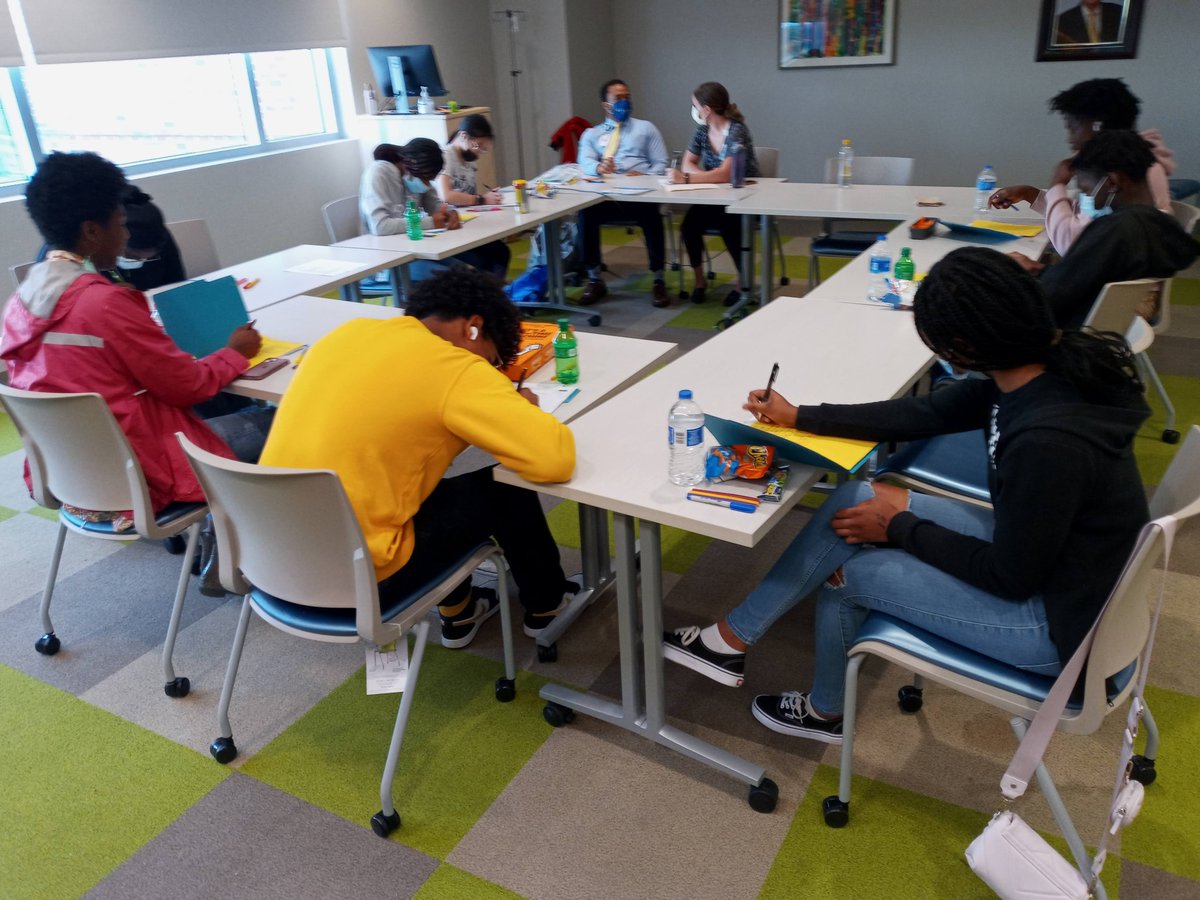 MUSCYouthCollab's tweet image. #CollaborationInAction

This past week our Community Outreach Coordinator, Ren Rountree, was able to work with Matthias Frye, Christa Green, and an amazing group of RB Stall students for a resume workshop. 

We love collaboration! #OneMUSC