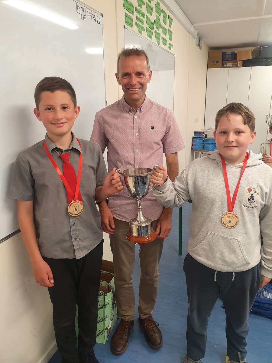 Scoil Íosagáin salutes our Changemaker children, winners of the Aisling McDaid Hand of Friendship award, friends to all, showing empathy, care and kindness always. <a href="/DCUCMS/">DCU Changemaker Schools Network (DCU CSN)</a> #Empathy #friends