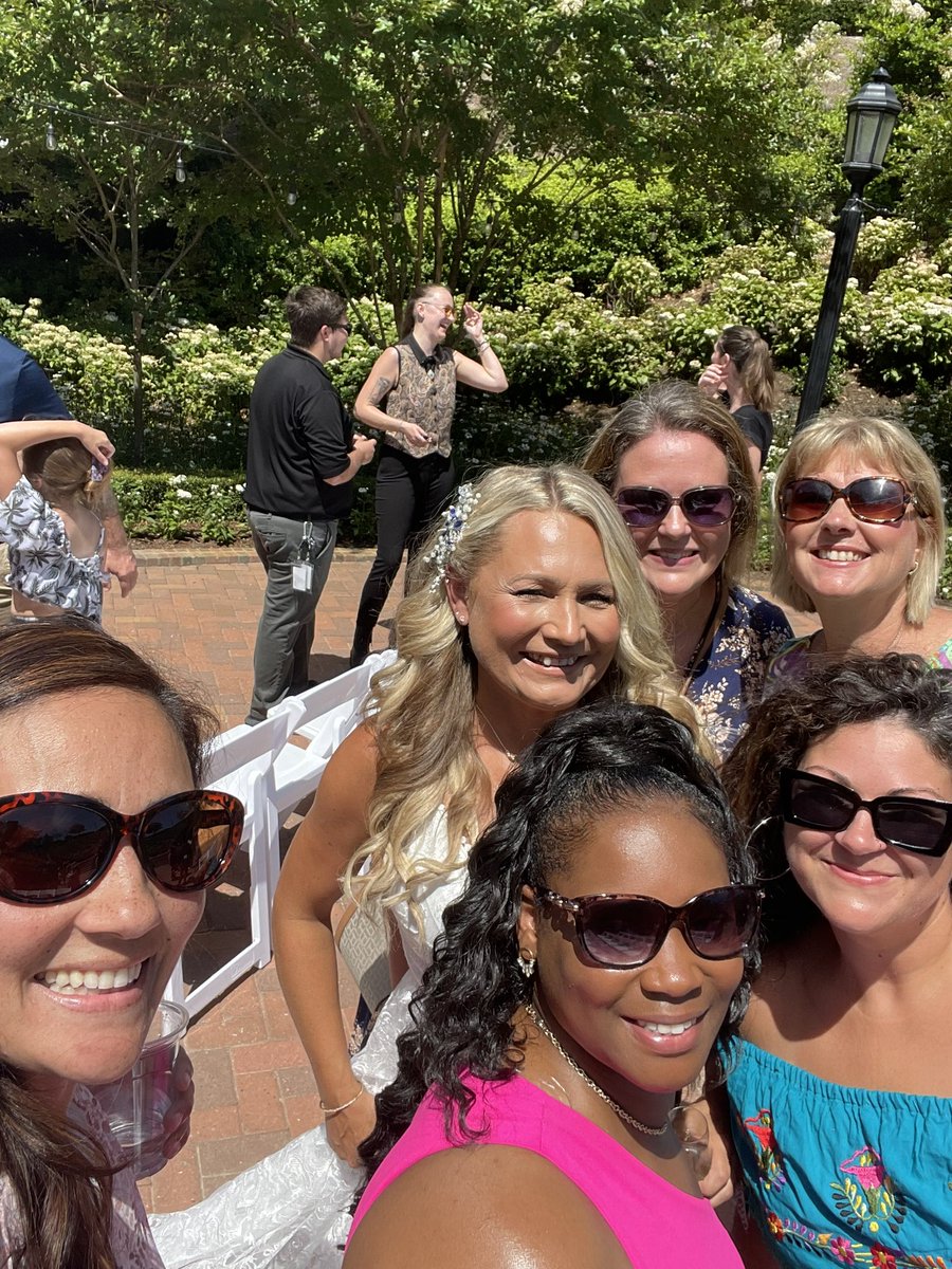 jlars013's tweet photo. We got to celebrate a beautiful marriage between a Gator &amp; a Dolphin.
#SPSLuv #BuildingTheBestSPS #SPSBackAndBetter #SPSK12Proud #Gr8G8rs #UR1Gr8G8r #NSESDolphins 🐊🐬 https://t.co/2hEpXvMWfD