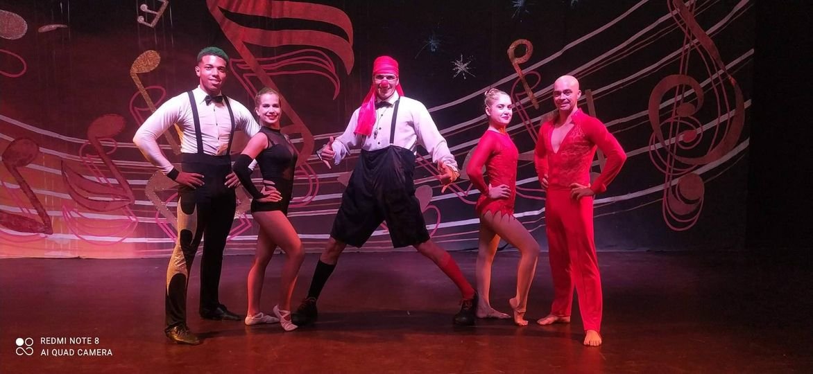 El Circo América se presentará en el parque de La Libertad por la inauguración del verano 9 am y en la 
Plaza de La Vigía 10 am.
#CubaEsCultura #CubaPorLaPaz