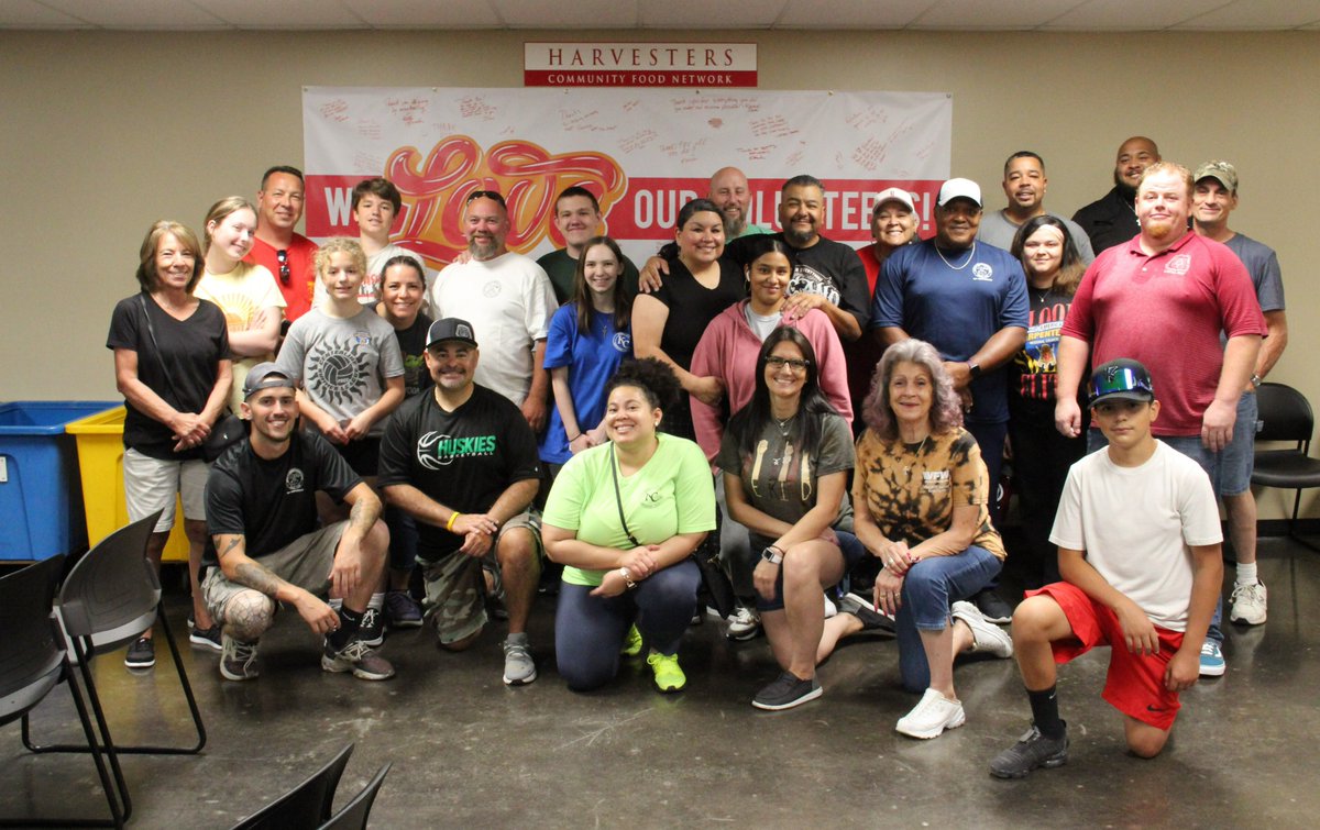 MidAmCarpenters's tweet image. #Local1127 members gave back to the community last weekend boxing up food and supplies for senior citizens and area families at Harvesters Food Bank. Thank you for stepping up and showing how Union Carpenters take care of their communities! 
#UnionProud #GivingBack