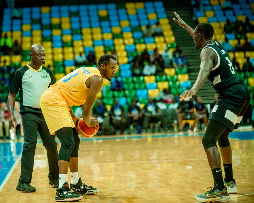 ferwabaRW's tweet photo. It is #FIBAWC Qualifies and we are On 🔥🔥🔥
Q4 | 5:37 to go
RWANDA 🇷🇼 51 - 66 🇸🇸 SOUTH SUDAN
#WinForRwanda #Twagiye #Turikumwe #Hejurucyane https://t.co/a54HgSSOKc