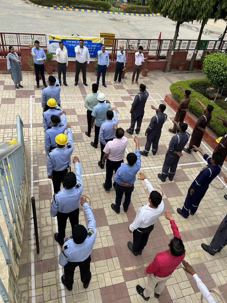BPCL Bijwasan Installation (@bpclbijwasan) on Twitter photo #SWATCHHBHARAT Swatchhta Pakhwada was once again started at BPCL Bijwasan Installation with full enthusiasm. On this occasion Swatchhta pledge was administered to all <a href="/DelhiBpclRetail/">BPCLDelhiRetail Territory</a> <a href="/Kanwar220373/">Kanwar Pal Singh</a> <a href="/ArbBpcl/">BPCL ARB DELHI</a> #SWATCHHBHARAT Swatchhta Pakhwada was once again started at BPCL Bijwasan Installation with full enthusiasm. On this occasion Swatchhta pledge was administered to all <a href="/DelhiBpclRetail/">BPCLDelhiRetail Territory</a> <a href="/Kanwar220373/">Kanwar Pal Singh</a> <a href="/ArbBpcl/">BPCL ARB DELHI</a>