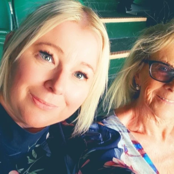 CateNeal's tweet image. Wimbledon with the Mama 😊
