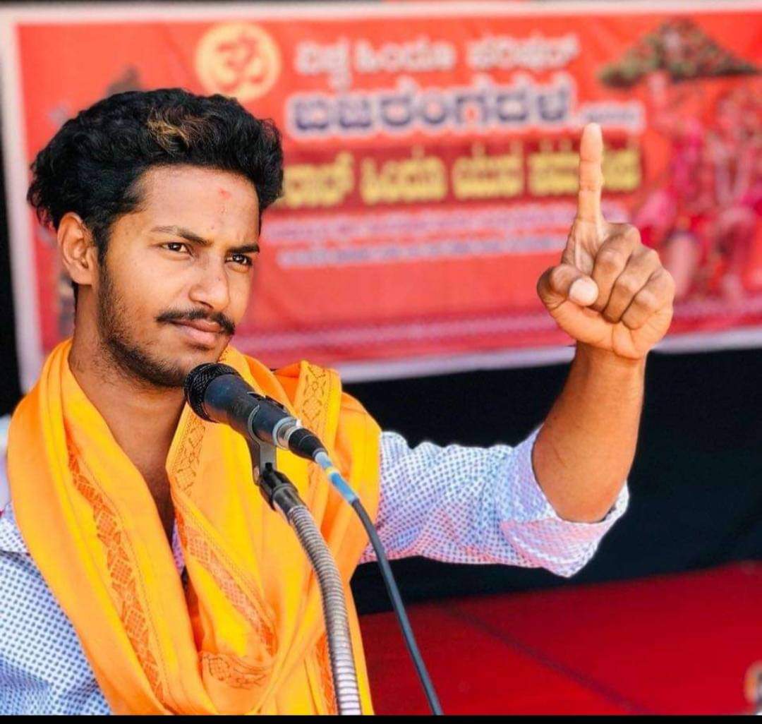 ChandraKarsh's tweet photo. Does the Supreme Court have the strength to say that the six students who created the hijab controversy are the reason for Harsha's murder?#SorryNupur #BlackDayForIndianJudiciary #SupremeCourt 😠😠😠 https://t.co/w4yuqDzo7l