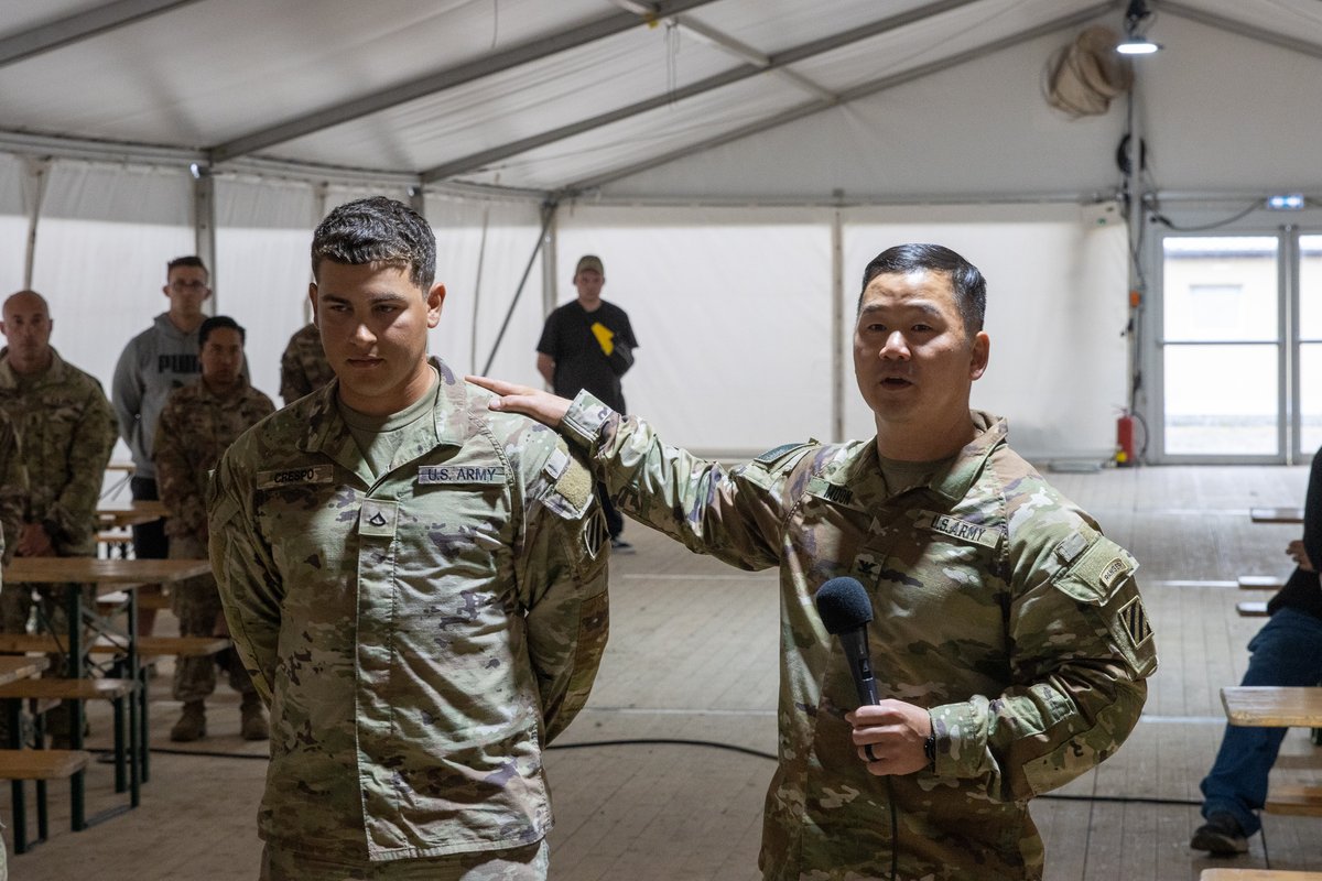 1ABCT_3ID's tweet image. PFC Crespo of 1-41 FA, 1ABCT, @3rd_Infantry received an ARCOM for his heroic actions today. His quick action saved another SM from drowning. We salute this #DogFace Soldier. 

#RaidersFirst #ROTM #GlorysGuns

@MarneCG 
@18airbornecorps 
@7thATC