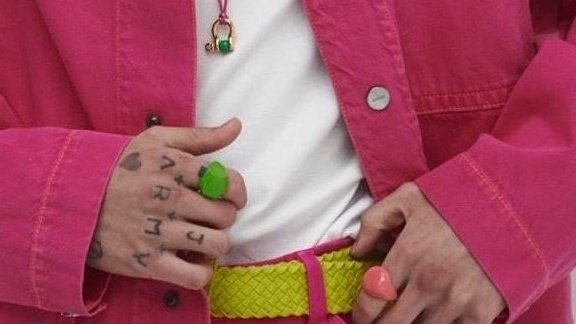 EBOYYJK's tweet photo. jungkooks pretty details in his pink outfit 💗 https://t.co/w7bnRfA8ui
