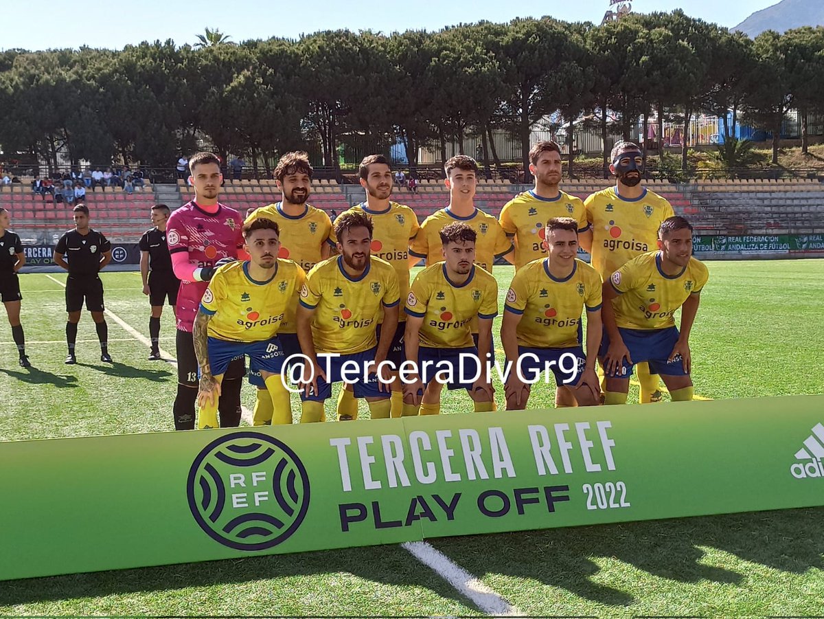 javi_malano8's tweet photo. Llega el momento de despedirme. Ha sido un año increíble en todos los sentidos. Me llevo grandes amigos,grandes recuerdos y el cariño de toda la afición.Llega la hora de separar nuestros caminos, pero aquí tenéis un panciverde más. 
Humildad y trabajo
Aupa Huétor💙💛 https://t.co/23HNvqOlR5