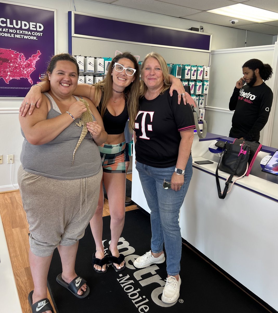 New customer switched over from Verizon and loving it! #BeastMode #metro #trifecta day <a href="/tglover187/">Terrance Glover</a> <a href="/Megcsmith22/">Meg Smith</a> <a href="/Quan_TMoLeader/">Quan</a>