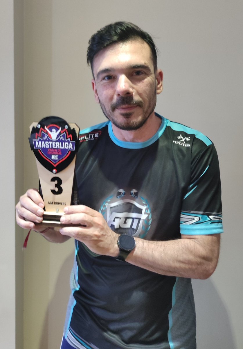 Calero3600's tweet image. Encantado de recibir en Agt drivers el trofeo por el 3° puesto en la Máster liga  2°Division  ,Un placer mostraros el trofeo ,gracias que maravilla de trofeo @lecesports