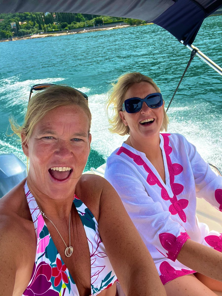 Small rant… went to hire a speed boat on Lake Garda with 4 girls. I was asked where the man was. When I said there wasn’t one, I was asked who would be driving it then 😡😡we couldn’t choose.. Medical director-doc, pilot, head of HR or CEO of marketing consultancy? Decisions 🤔