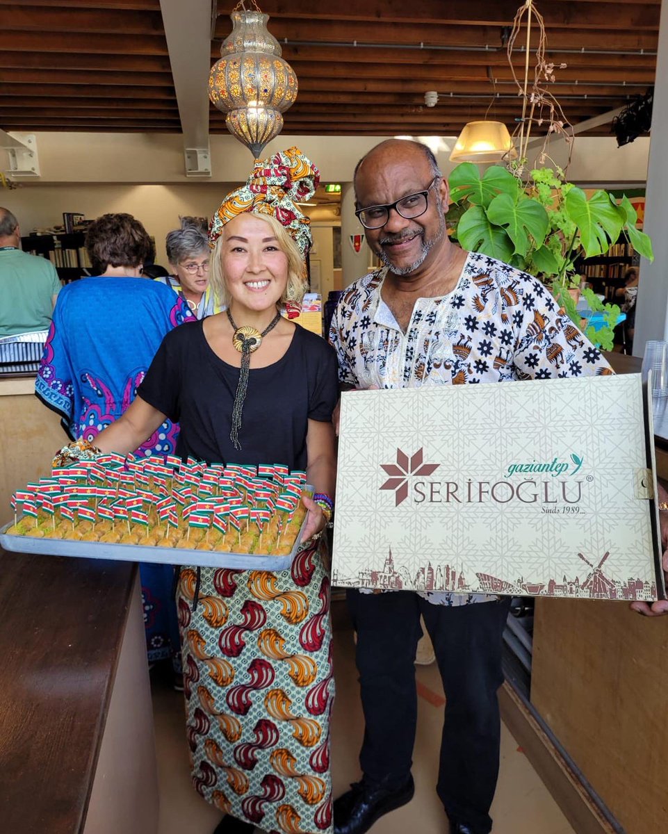 SerifogluCafe's tweet photo. Ook voor Şerifoğlu is Keti Koti een belangrijke dag om bij stil te staan. 🇸🇷 Wij vieren vandaag de afschaffing van de slavernij in Nederland. ✊
.
#ketikoti #baklava #herdenking #slavernij #serifogluamsterdam https://t.co/vjySW5UAHD