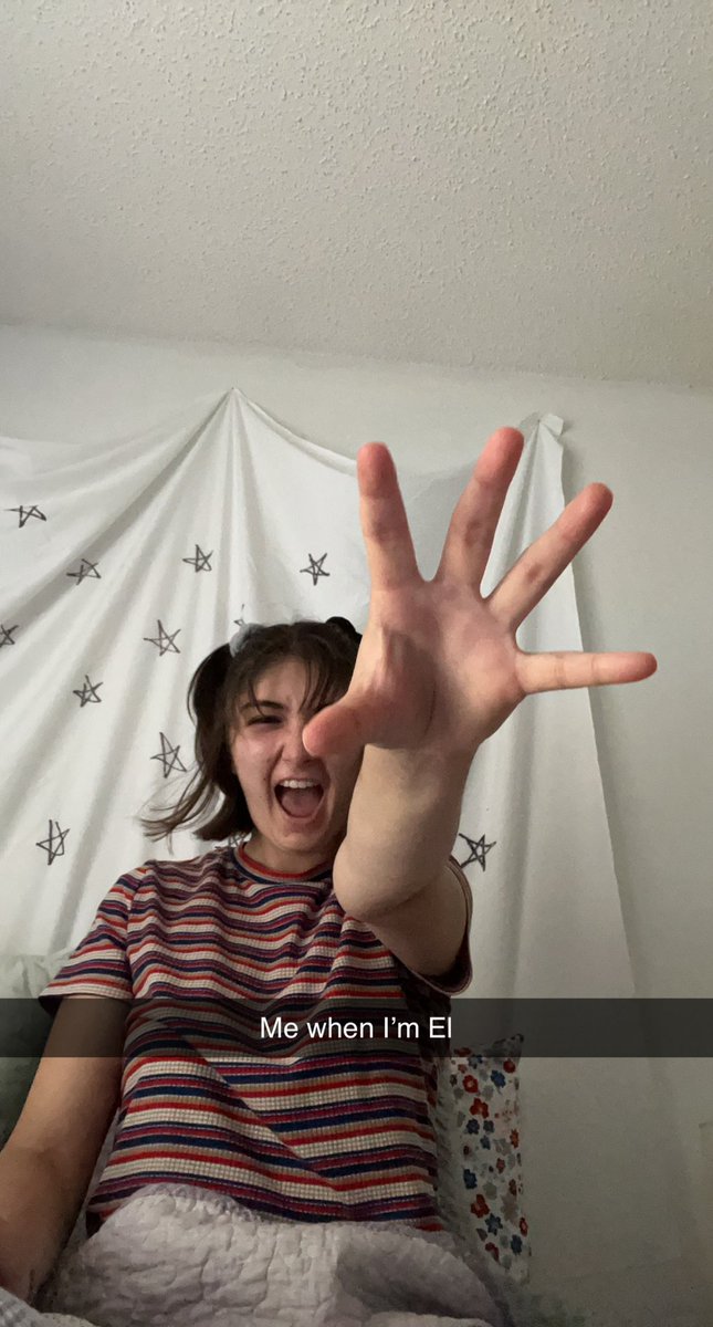 jennmoynn's tweet photo. Happy Strangest Thing day ❤️ #strangestthing #StrangerThings I love me some upside down 🤪 https://t.co/aCnuCDmqd9