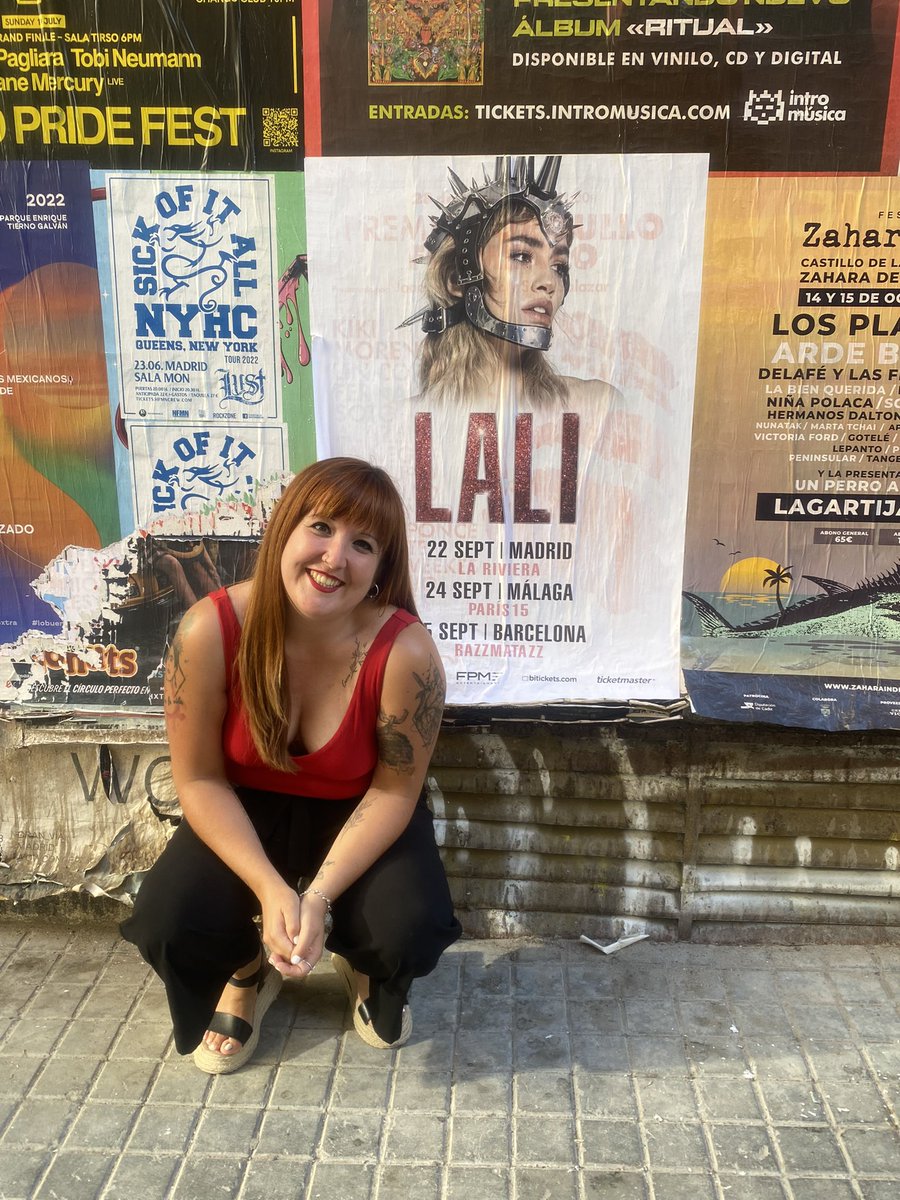 LaliEspositoFCE's tweet photo. Lo bonita que está la ciudad de Madrid vestida con el cartel del #DisciplinaTourEspaña🇪🇸⛓🌹❤️ 
@lalioficial https://t.co/gAqKWJM6Ia