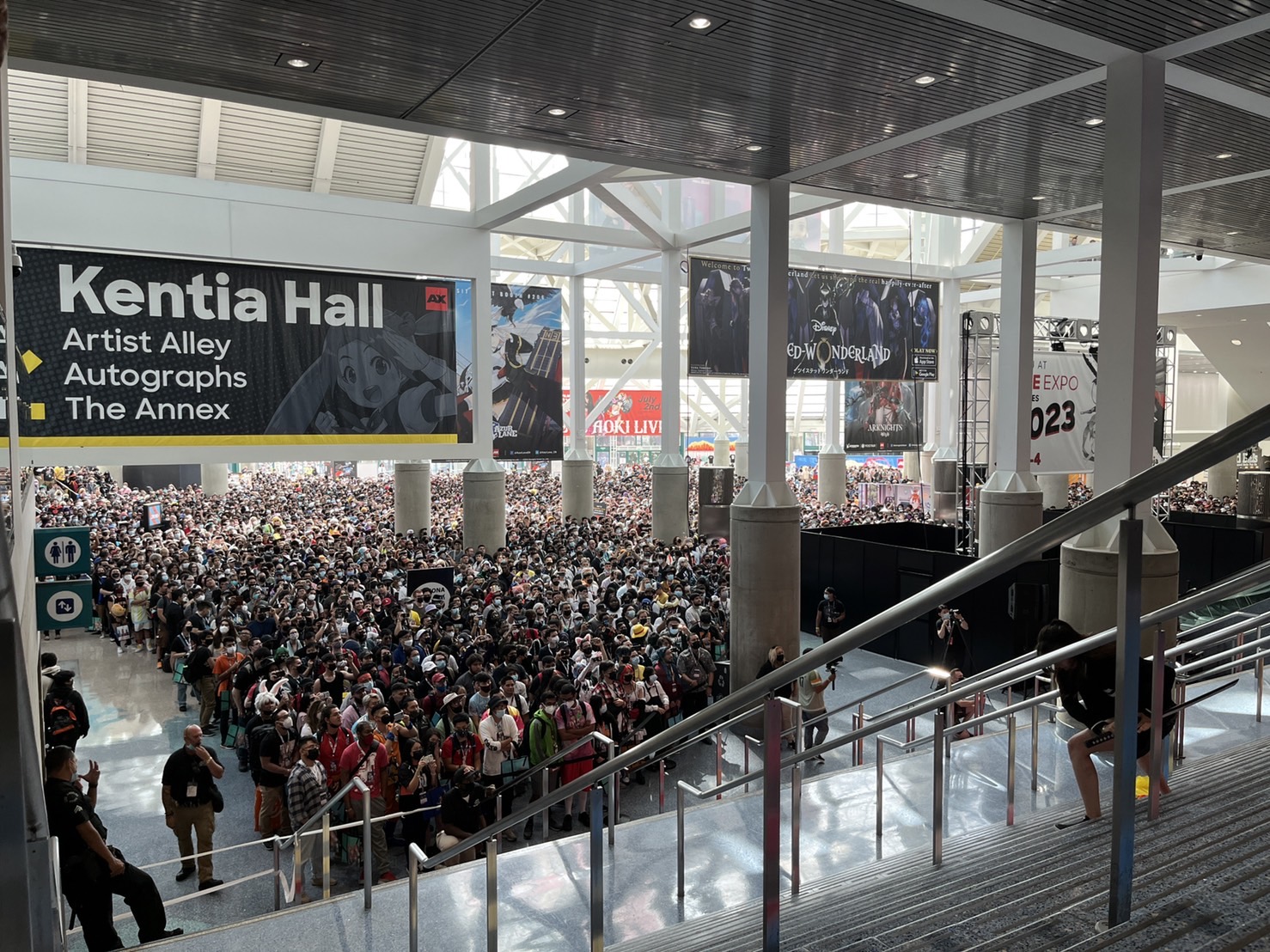 Nta America 日本旅行アメリカ Anime Expo 22 On July 1 4 At The Los Angeles Convention Center 本日からロサンゼルスでアニメ エキスポが開催されます 人の海とはこのことですね 一般入場もバッジ売り切れ 日本の文化がこんなに人気で嬉しいです