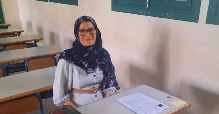Mogharrid_'s tweet photo. مبروك لهاد المترشحة (تبلغ من العمر 55 عام) لي خدات الباك  بميزة مستحسن في شعبة العلوم الانسانية بعد انقطاع عن الدراسة لأزيد من 38 عاما. https://t.co/kwi6crY3Ow