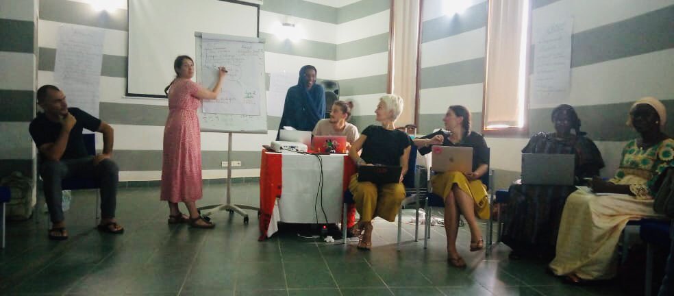 MariePreau's tweet photo. Fin d’atelier à Saly @Sénegal : un beau projet de recherche communautaire Jeunes et VIH 🌟@univ_lyon2 @PoPS_U1296 @Inserm @MathildePerray @CoalitionPLUS https://t.co/0Eqzu6rSc5