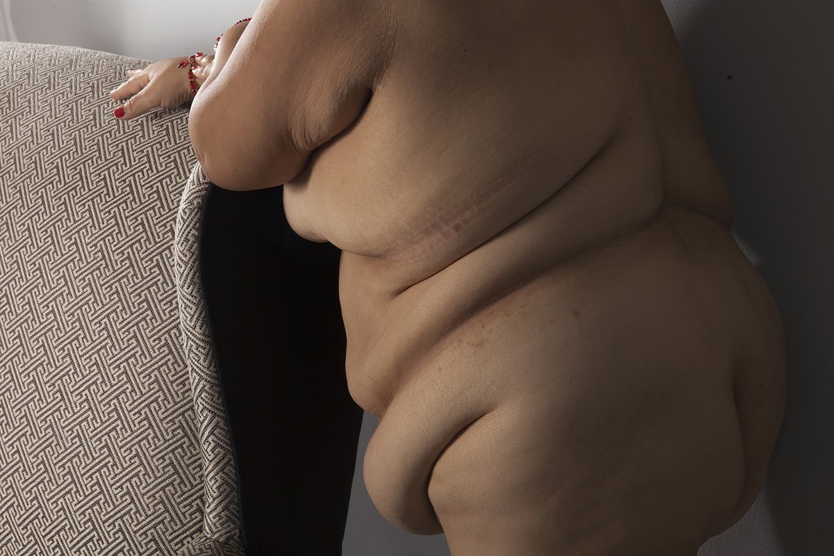 A través de la mirada fotográfica, Patricia Aridjis cuestiona la exigencia social en torno al delgadocentrismo y sus consecuencias en los cuerpos femeninos. bit.ly/mujeres-de-peso

-
<a href="/cimagen/">CENTRO DE LA IMAGEN</a> 
#ExposicionesCI