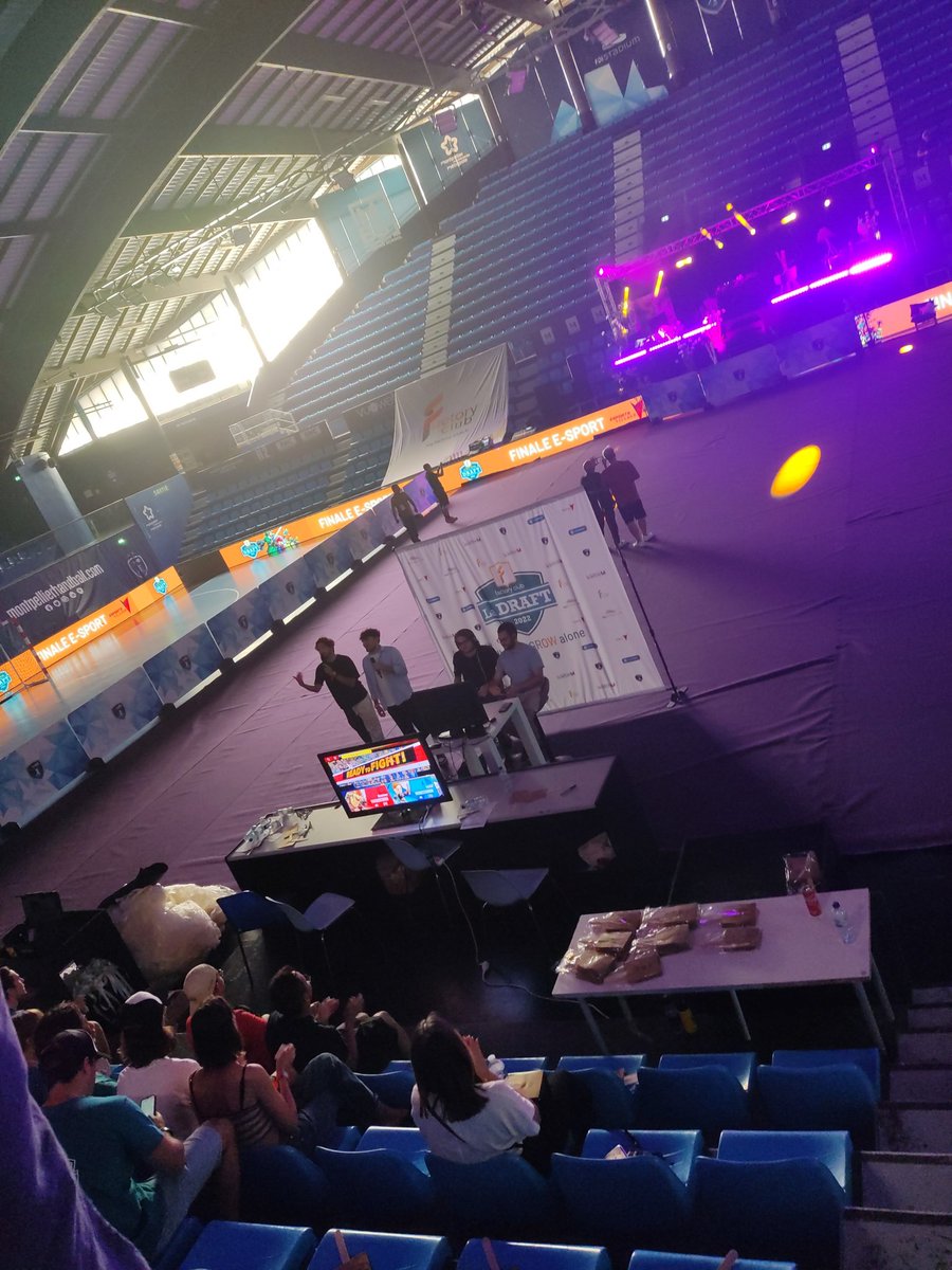 OptimGaming's tweet photo. Présent à la #draft de @FactoryClubFR et cette finale #esport by @VillageEsports https://t.co/FEHWRLMvZZ
