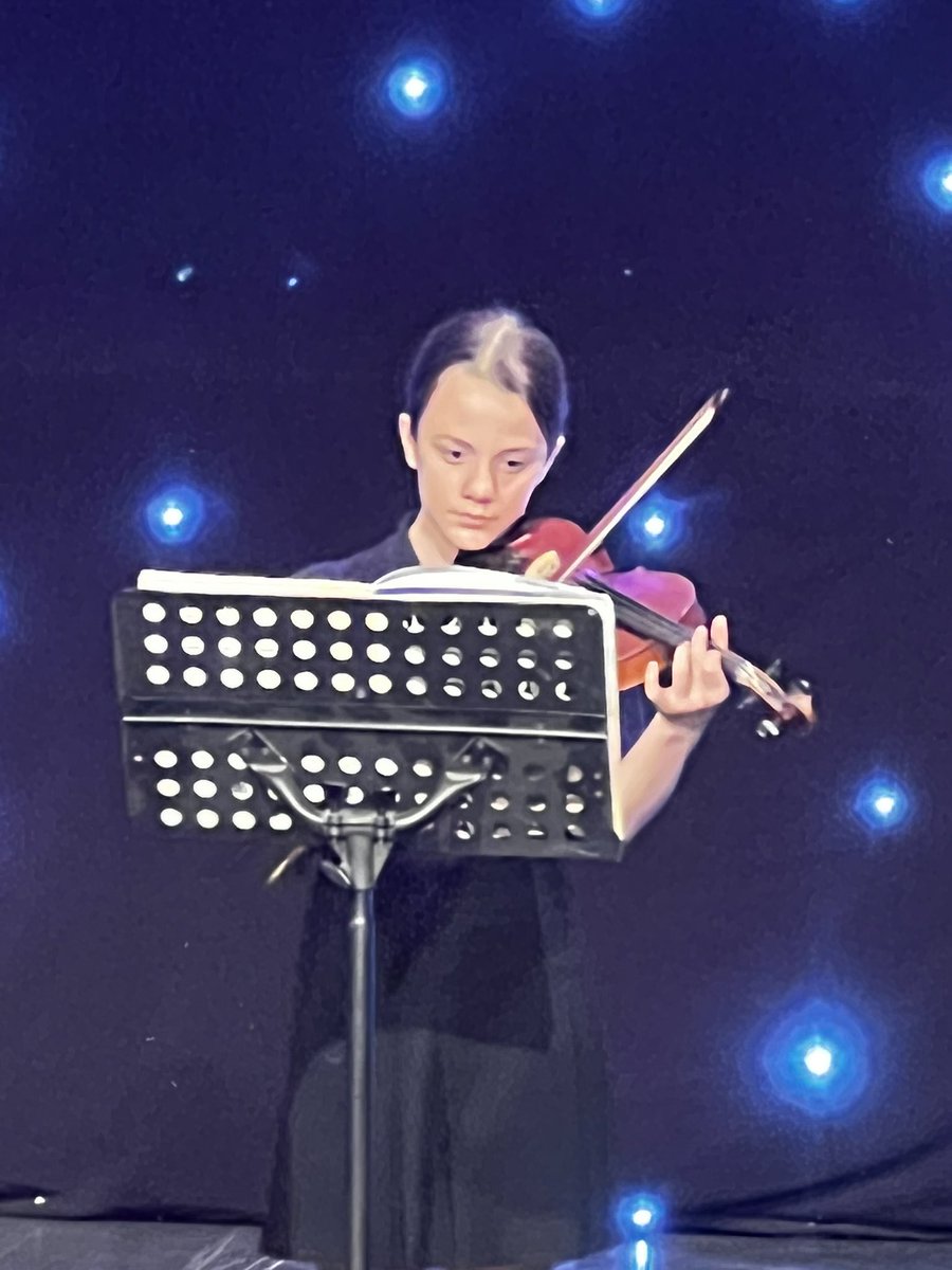 Excellent musical entertainment, as ever, from @cns_school <a href="/OrmistonEast/">Ormiston Acads East</a>