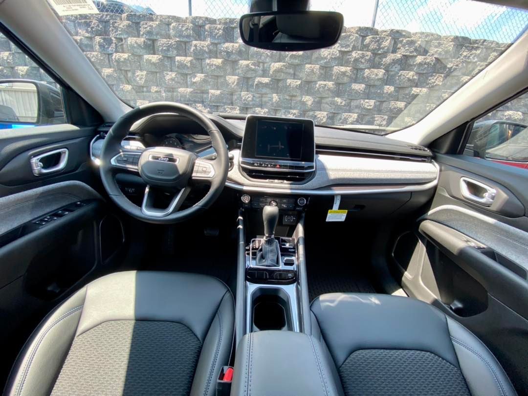 JonesDodgeMD's tweet photo. Get $3,000 OFF on a New 2022 Compass at Jones only! We have a large selection to choose from! Hurry, it’s a limited time offer so act now on this new 4x4 that gets over 30 mpg! 🤩
▪️See dealer for details. 
Shop New Compass Selection here: https://t.co/UCQcuWGCEc https://t.co/OdeTKrHLHt