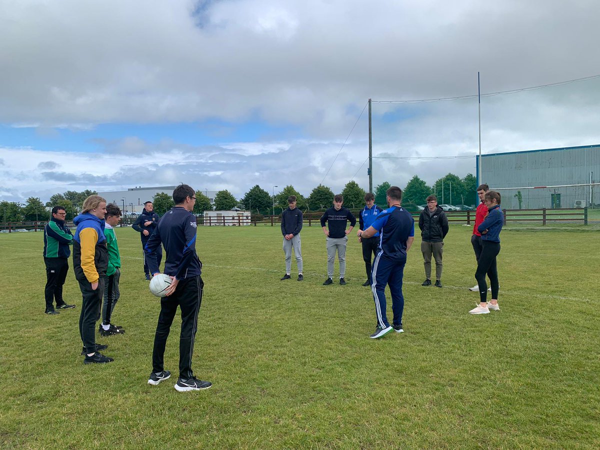 EoinMorrissey88's tweet photo. Thanks to all who turned out for our second young whistler #GoGames course today. I would encourage clubs to use and work with all new younger referees for all games from U7-U11 and let them get the experience. Thanks to @NickyBarry8 &amp; @WhelanGavin for assisting also. 👍 https://t.co/MbJiX29yV2