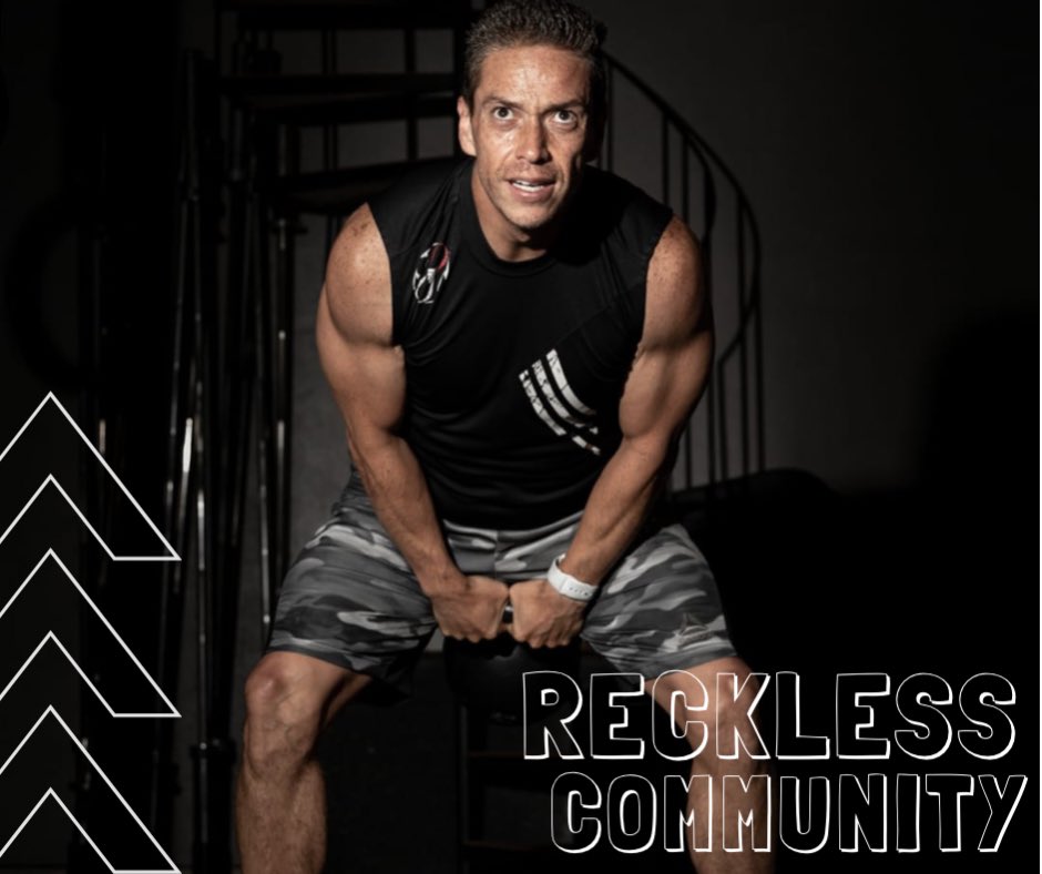 ANDRIK007's tweet photo. Que las excusas no sean mas fuertes que tú!!! 👊🏻
Reckless Community 🏋🏼‍♂️
#recklesscommunity #crossfit #crosstraining #excuses #doitforyou #reallife #healthylifestyle #mejorquealos20 #swing @andrikin  foto by @davidherreg https://t.co/w5Fkty2VD1