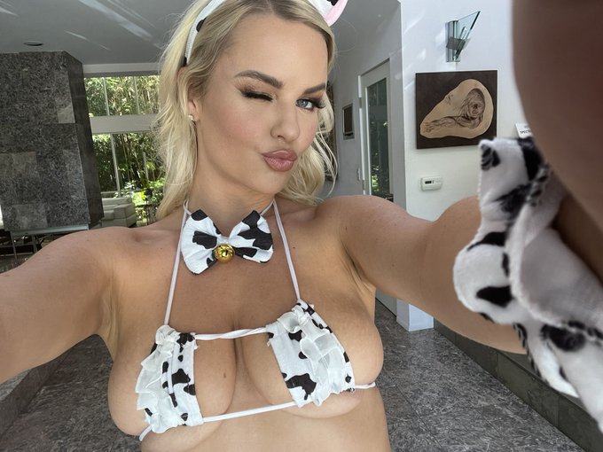 Sexy cow 🐮 for @brazzers today 😍 https://t.co/0HYooHI5HP<a href="/tag/hardx"class="tags"><span>#hardx</span></a><a href="/tag/mason"class="tags"><span>#mason</span></a>