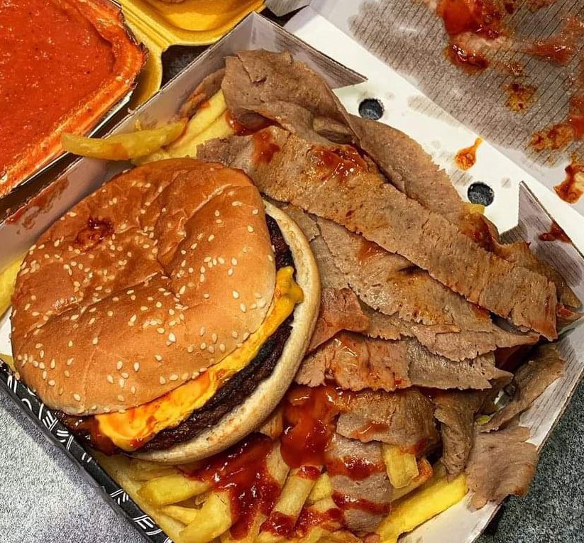 WHATSFORDlNNER's tweet photo. Cheeseburger, Doner Meat and Chips https://t.co/sdeW82yGSn
