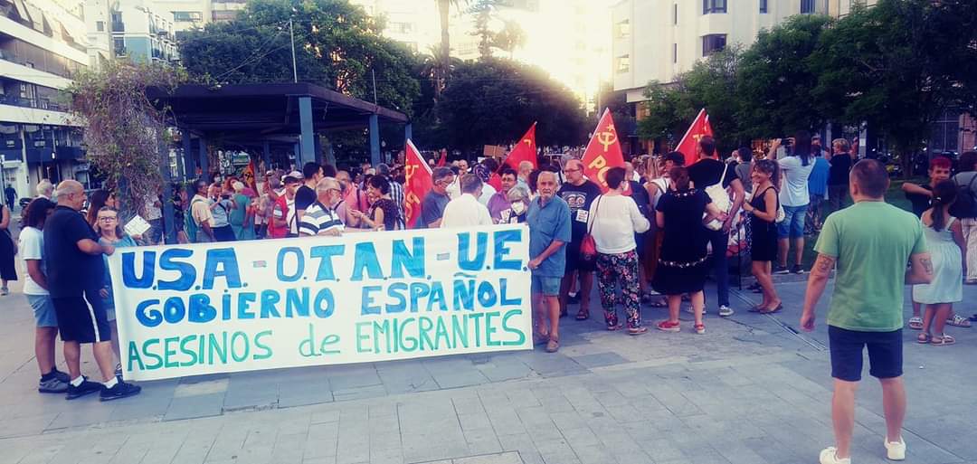 JCPE_PV's tweet photo. 📢Concentració a Alacant contra la brutal repressió patida a la frontera de Melilla.

Nativa o estrangera, la mateixa classe obrera! https://t.co/Da0m2CMgJW