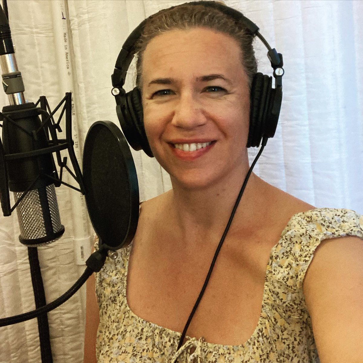 ck_timber's tweet photo. From @sarahkayinla "Celebrating the last day of audiobook month from the booth. I’ve been working on a spicy romance short story this week.
I ❤️ the creativity and variety in audiobook narration. #grateful
#narrator #creative #narratorsofinstagram #actorlife #romance #inthebooth" https://t.co/2gqdyaPMs4