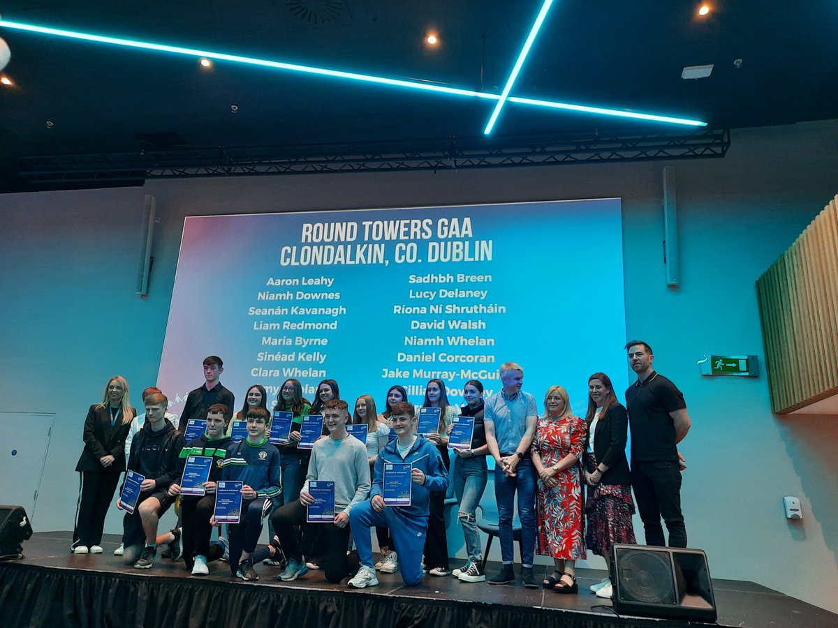bryangav's tweet photo. Great group of young leaders from @roundtowers receiving their certificates in recognition of all their hard work and commitment in completing the Dermot Earley Youth Leadership Initiative 👏 @Foroige @GAACommunity https://t.co/3qJyuP0RLg