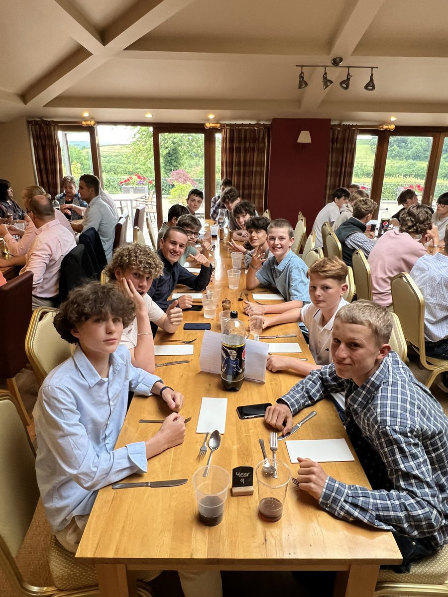 KSBNewHouse's tweet photo. @KSBNewHouse having a wonderful time at the Shepton Montague Inn celebrating the end of term 🎉🍾🎈@KingsBruton https://t.co/5UWCKzBq5b