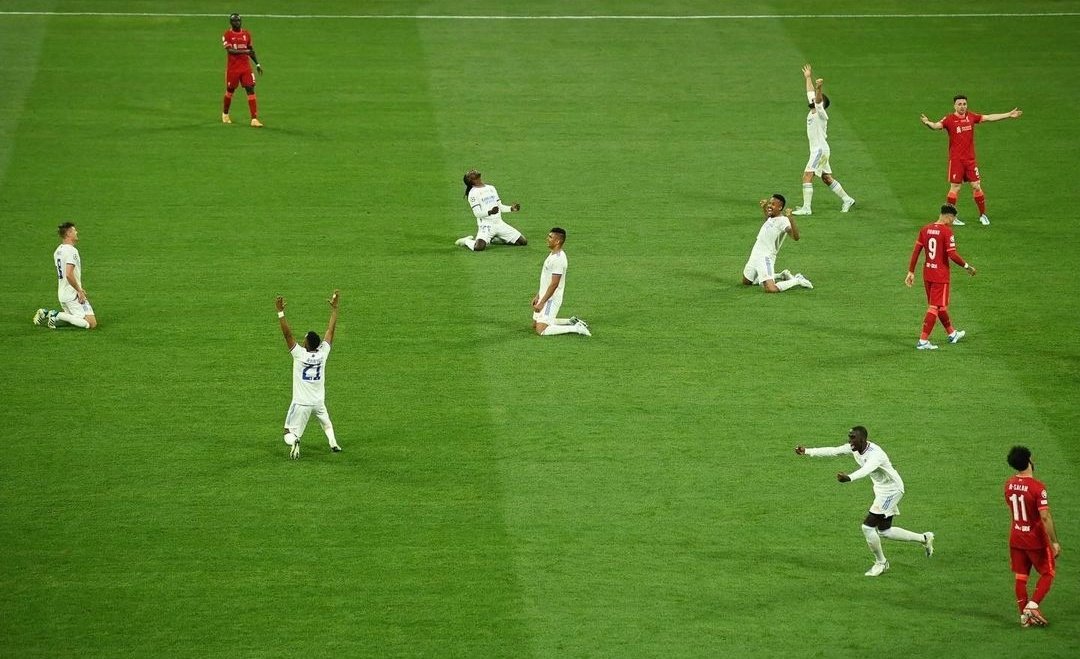 AdriRM33's tweet photo. Qué bonito es ser del Real Madrid. 🤍 https://t.co/MiCyz8qg1y